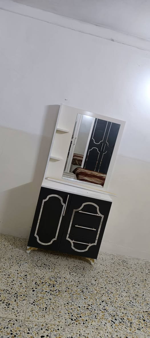 للبيع
خشب عراقي والفصال تركي مامستعمله فقط مشدوده مكاني
الموصل القياره 
***********
