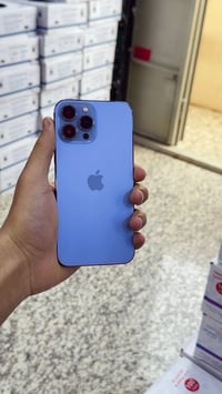 13 برو ماكس  ذاكرة 256 بطاريه 84 الجهاز وتر بروف شخط ما بي الجهاز مشتر...