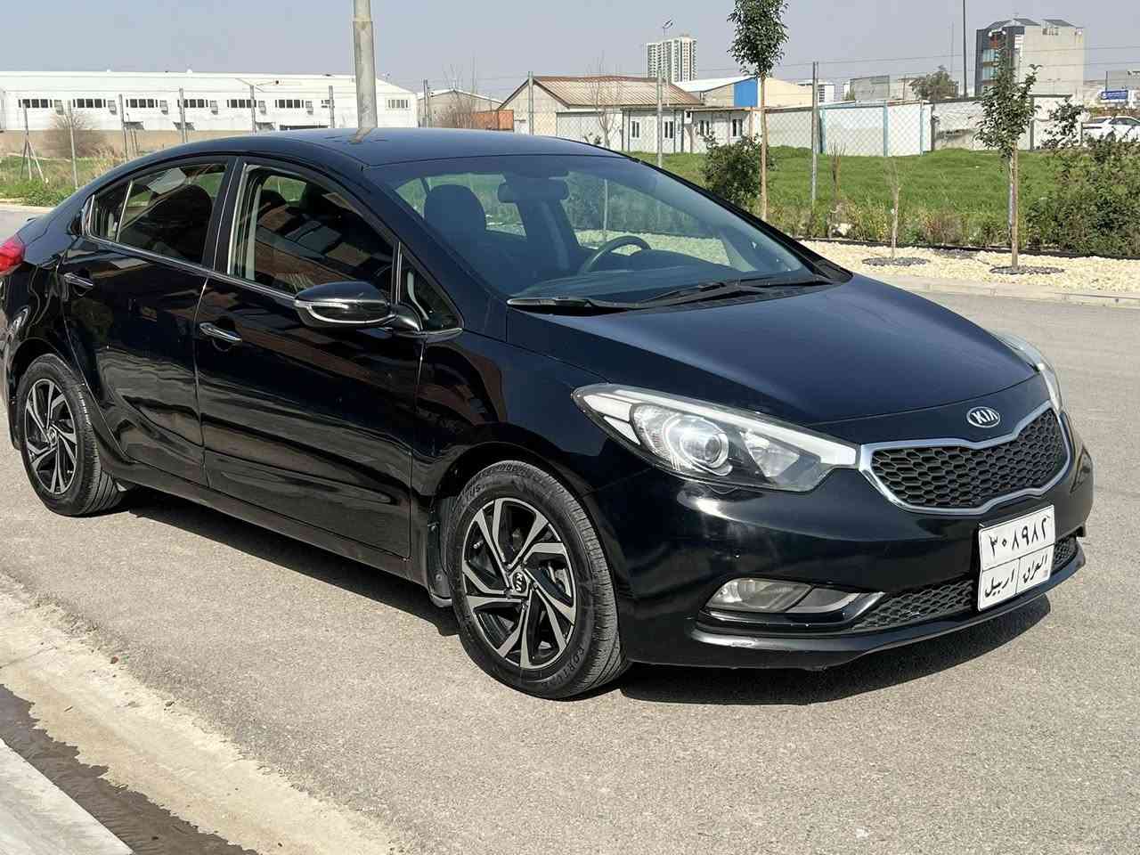 السلام عليكم سيراتو لبيع موديل 2014 سعر جوه سوك 108 وبيه مجال بسيط سيارا بعد على وضعه شركة
محرك 2000 دوش ما مفتوحه تخم تايرا جديد صدر تبريد 
مابيه اي نقص
بيه بس باب صبغ   
مكان سيارا اربيل 
***********وتساب
