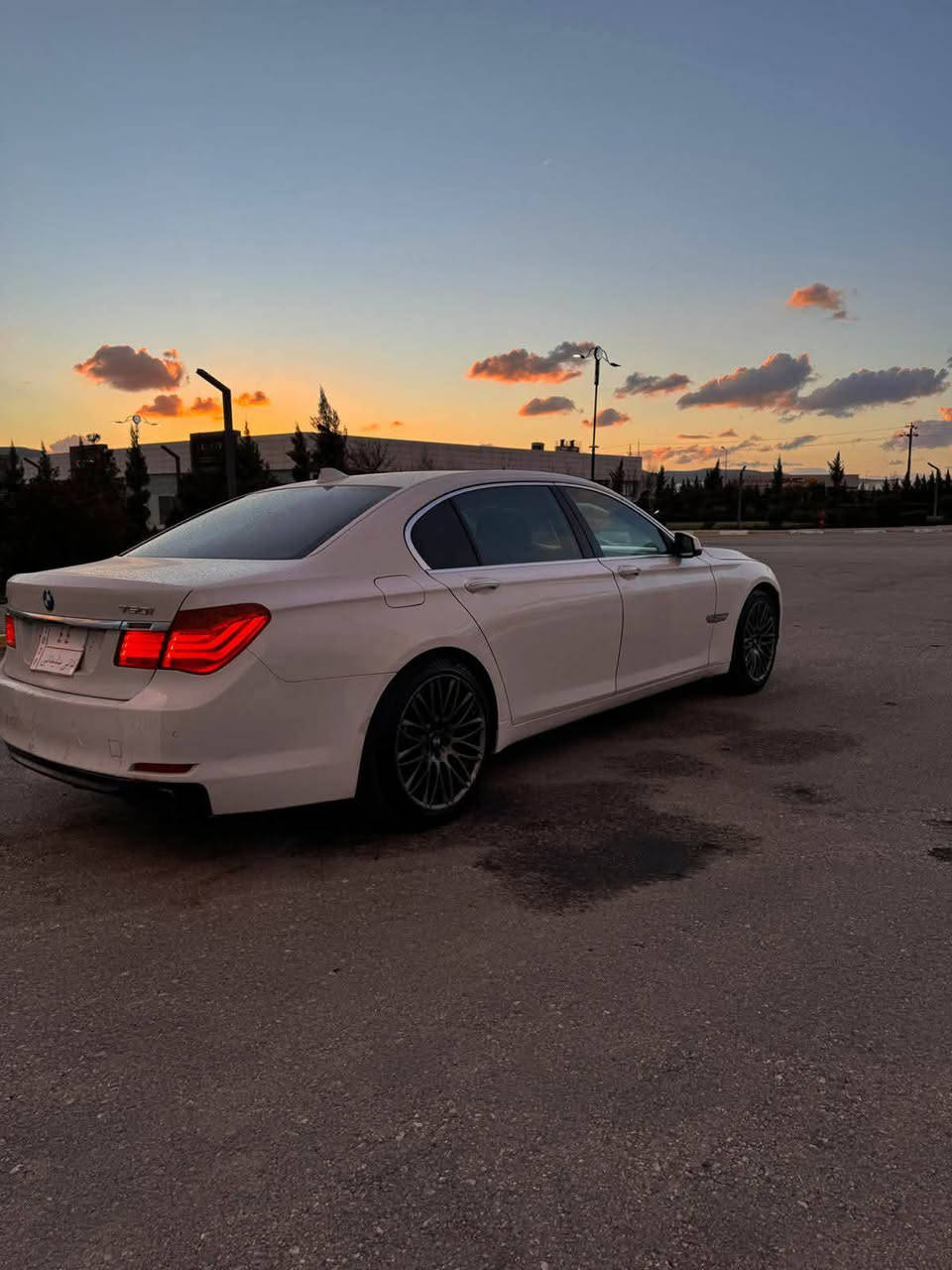 سڵاو ڕێز بۆ ادمینی ازیز   bmw2013  بۆفرۆشتنو گۆڕینەوە    بێڕەقەمە دوبەیە  قپات مواسفات  موسو بڕاوە بەشەرت پارەی کەسی تیانەبێت ماڵی کەس نەبێت   یەک دووخەلەلی بەسیتی هەیە     گێڕو مەکینەی بەشەرت   گۆڕینەوەش اکەم بەشتێک بەدڵم بێت    *********** تەلەفۆن  واتساپ فایبەر        نرخیشی زۆر خوار بازاڕ ایفرۆشم
