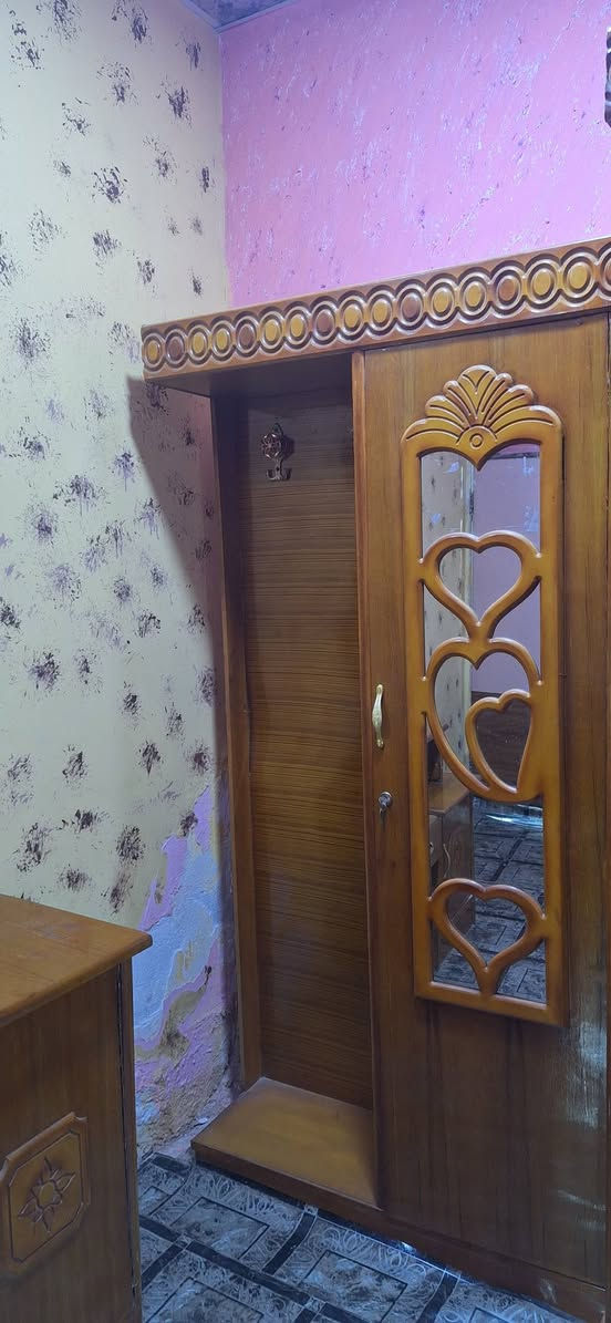 بيع مستعجل غرفه نوم نضيفه السعر  450العنوان منطقة البهادريه تصال او وتساب ***********
