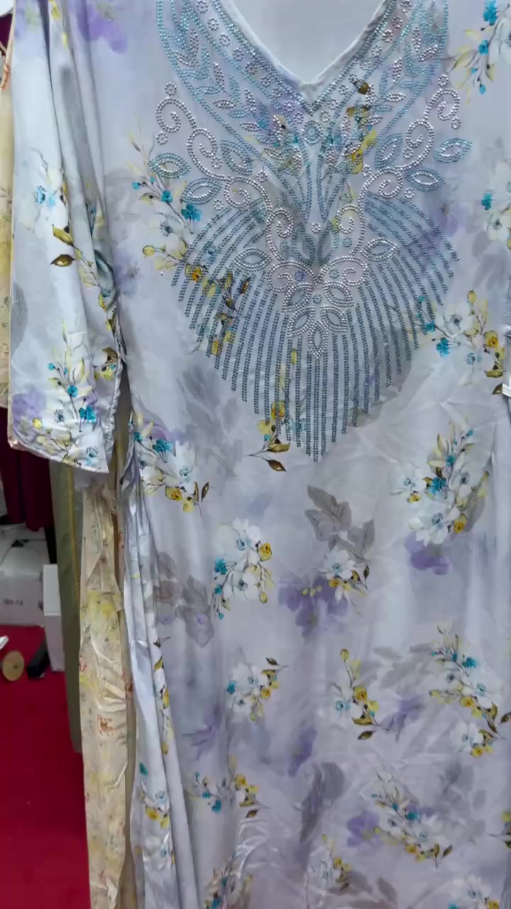 ✨ مخور كشمير بخامة راقية وثقيلة
فخامة تحسّينها قبل ما تلبسينها 🤍
قصّة مريحة… شكل أنيق… إحساس دافيء يليق بالذوق العالي

🎨 ألوان مرتبة وترند هالسنه 
📏 قياسات مرنة من 2 اكس الى3 اكس (يلبس جميع أوزان)

السعر 20 الف 

🚚 توصيـــــــــل مجانــــــــــي لكل العراق 🇮🇶

📩 للاستفسار والتفاصيل: الخاص
القطعة اللي ترفع مستوى ستايلك بدون مجهود ✨
هاشتاكات ذكية: #مخور_كشمير #أناقة_شتوية #فخامة #ستايل_راقي #موضة_عراقية #تسوق_أونلاين #مخور #أناقة_أنثوية #شتاء_دافئ


**إذا كنت صاحب هذا الإعلان وتريد حذفه لأي سبب، رجاءا أرسل رسالة إلى الدعم الفني**