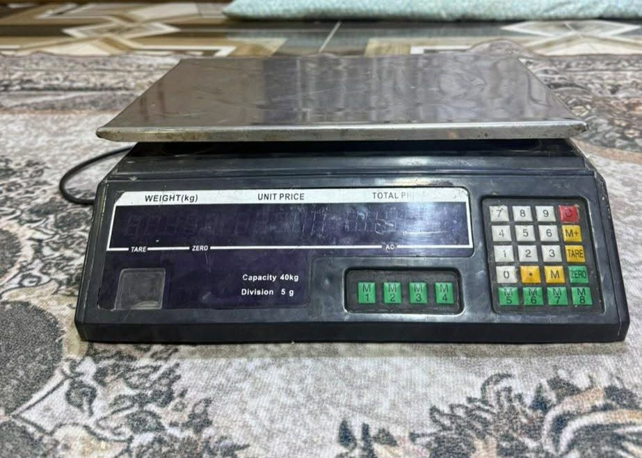 ميزان 10
ميز طعام اطفال 10
حمام جاكوزي داخلي 5 طكات دوش سكف
دوش موبايل  دوش ضهر
زراكات ساونة وحوض 
ديجي بلوتوث انارة. مفرغة شغال ب300
***********

