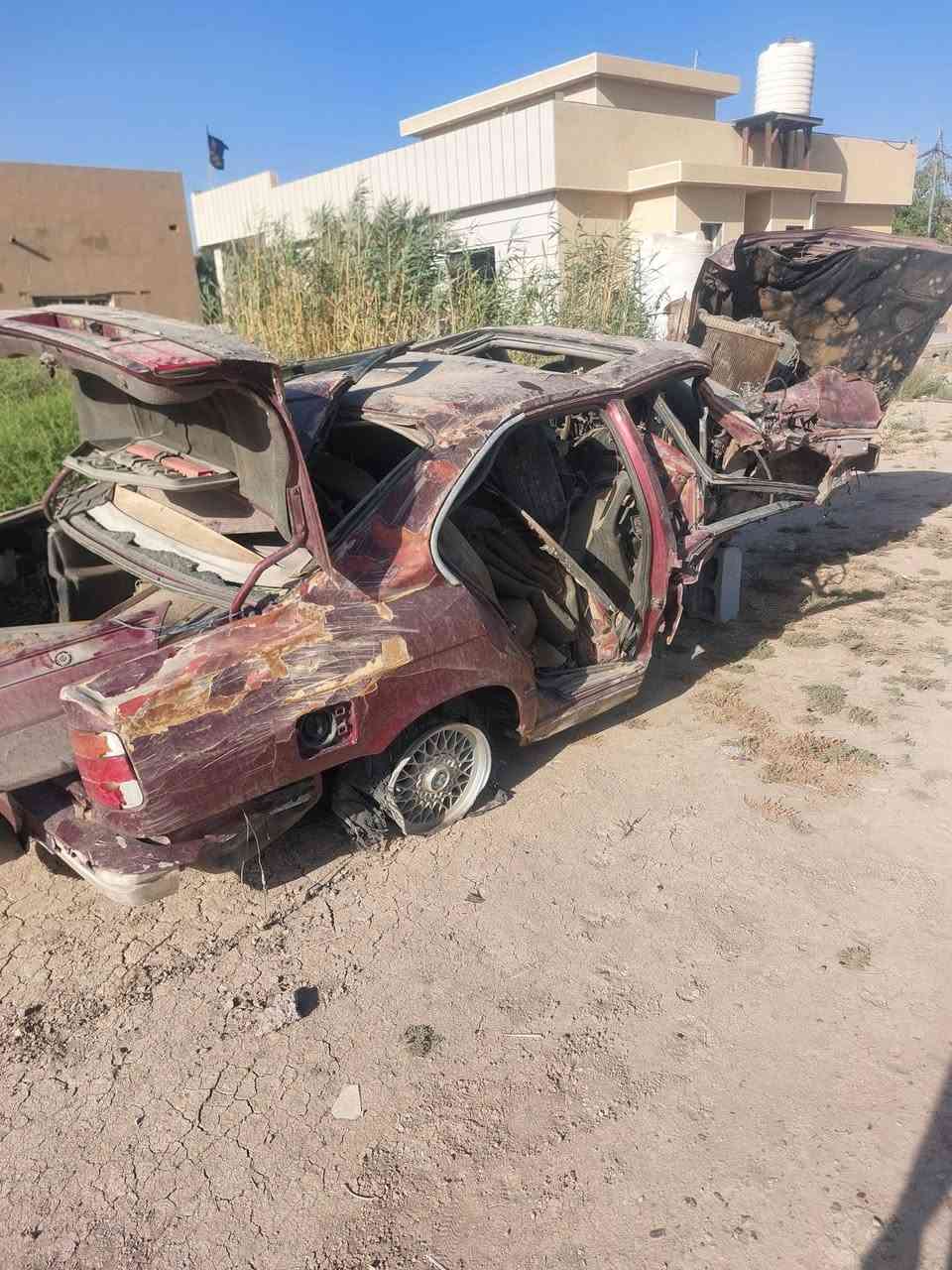 دفع الله ماكان اعظم الحمدالله على كل حال 
للبيع السيارة صاير بيه حادث ابيع كوم حديد رقم انبار انكليزي بسمي السعر 18 ورقة مكاني بغداد الرضوانية 
***********
