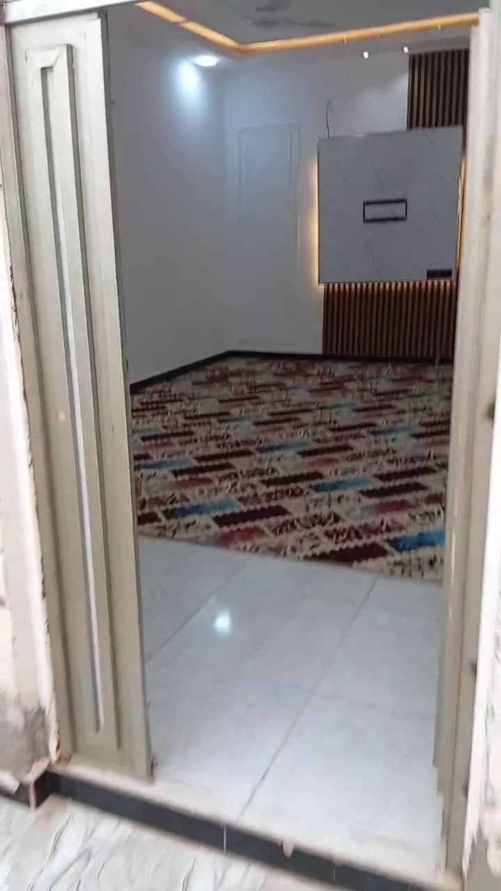 بيت 200م بلوك عكاده شارع حسينية الامام الغائب.  غرفتين وصاله ومطبخ واستقبال. ثاني عن الركن والشراي يتصل ***********
