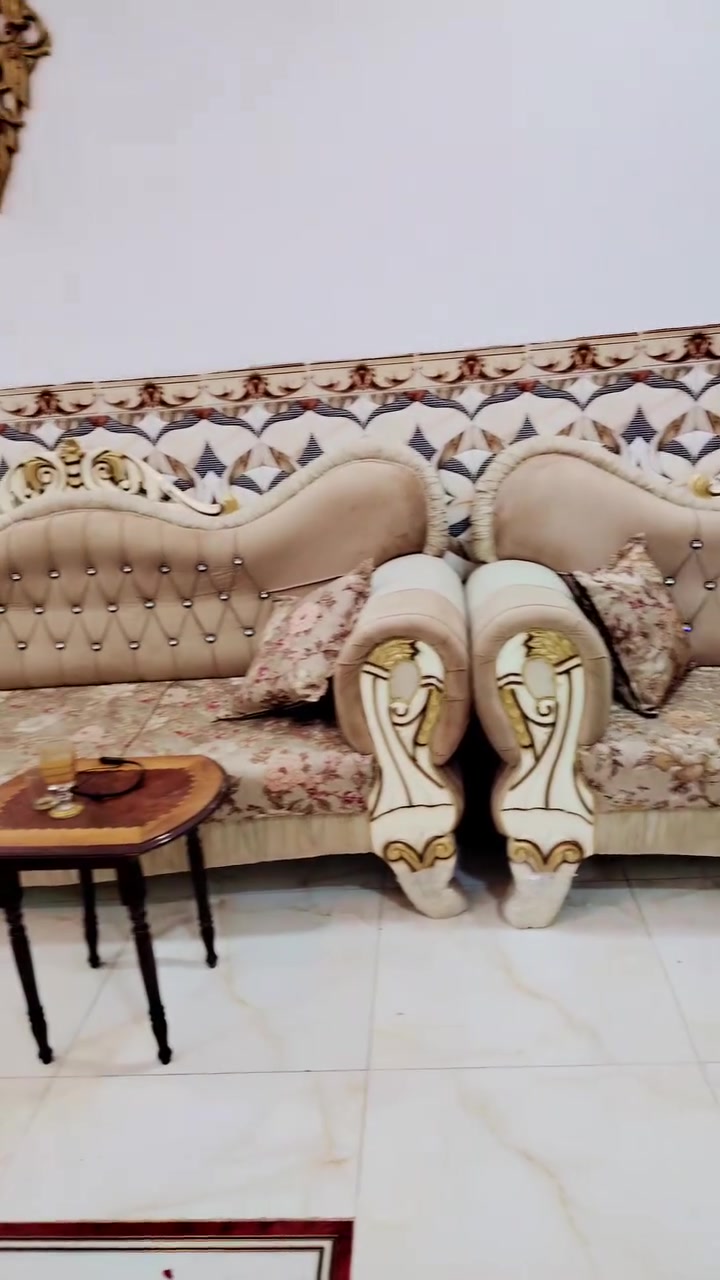 السلام عليكم تخم للبيع 19 مقعد السعر 750 أو بي مجال الاستفسار ***********
