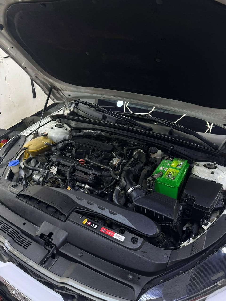 سلام عليكم شباب k5 للبيع.
فول مواصفات .
حادثها جاملغ و بنيد + مكانين بارد 
سعر 185 .
***********
