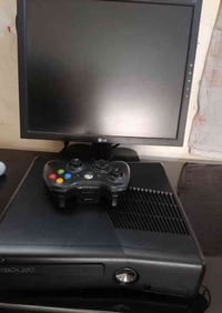 اكس بوكس 360 نضيف كلش وياها يده بلادي شرط الهارد 250 مخزون بيها كومه ا...