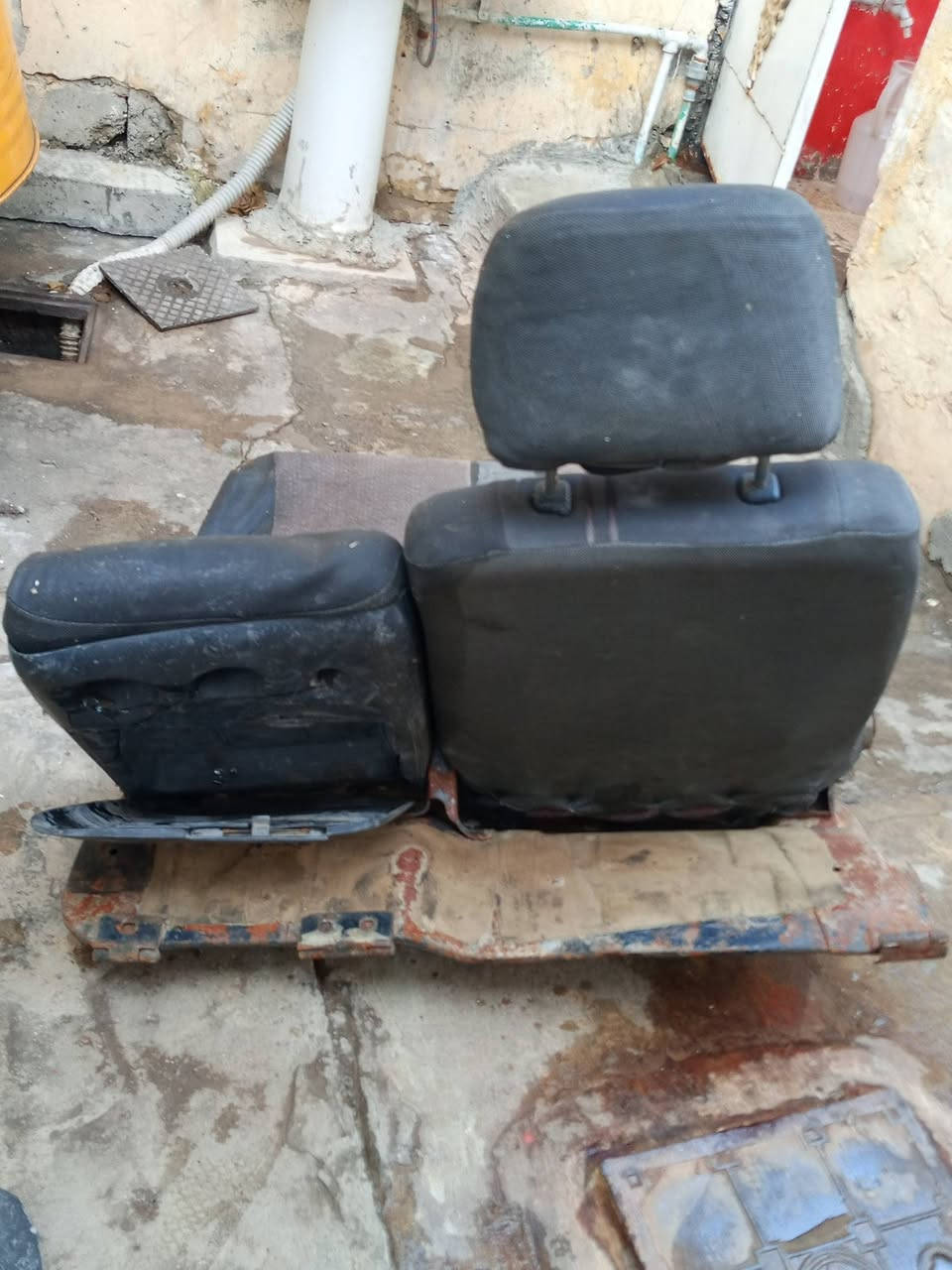 السلام عليكم كشن كيا نفرات هونداي مال النفر الفوم المحرك هو والقبق مالو نضيف حيل العنوان موصل جانب الأيمن سعر 70الف  ***********==***********
