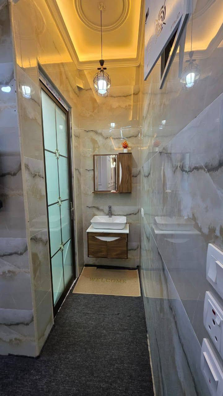 #اسعد_الله_اوقاتكم_بكل_خير👋
توفر دار سكن للبيع طابقين ملاحظه مع جميع الاثاث بل كامل 

بناء حديث طابوق بلكامل والارضيه رفت  سنة البناء 2026

#المساحه 100م مربع

على شارع 10م وركن

جميع الخدمات متوفره

محتويات البيت ⬇️

استقبال

صاله كل طابق وحده

مطبخ

غرف نوم 5

صحيات داخلي + خارجي

وكل طابق صحيات 

كراج

#جنس_العقار : طابو ملك صرف زراعي عراقي سند 25

#العنوان .. البصره حمدان قرب مستوصف حمدان

جميع الخدمات ماي كهرباء شوارع 10 متر

#السعر 165وبي مجال للشراي

#اللاستفسار الاتصال على الرقم 📳📞
*********** 📳
