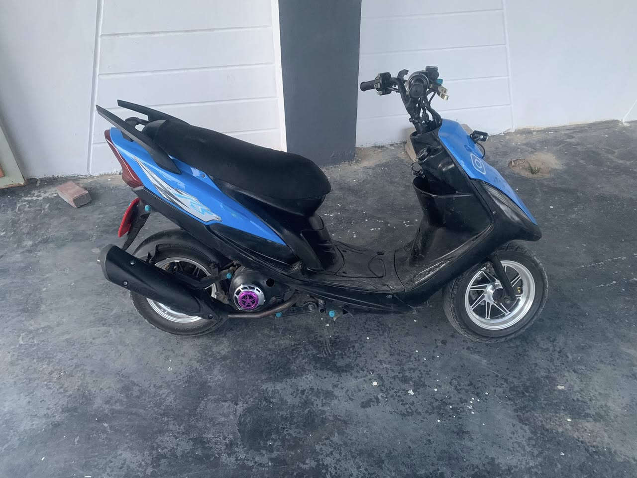 السلام عليكم ماكس عدله للبيع دراجه خير من الله شلعتها فول معدلها فول بوشه 55 كلشي شغال بيها فقط نقص دشبول كل غراضها موجوده دبلات جديده لا تنقيص ولاتبخير السعر 550 وبيها مجال رقمي واتس فقط / *********** 

مفتوح/ ***********
