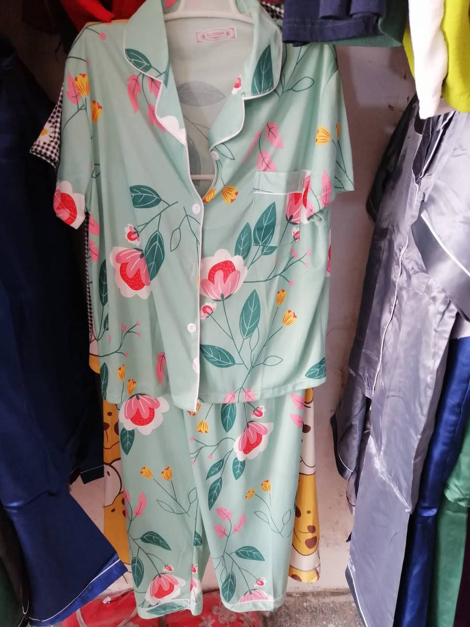 #تراكات-نسائي
#سعر القطعه 5الاف
#يوجد توصيل
#العنوان فلوجة حي الشهداء شارع مرطبات مشمشة مقابل عيادة دكتور وليد مجاور مكتب العراب
#للحجز خاص او واتساب***********
