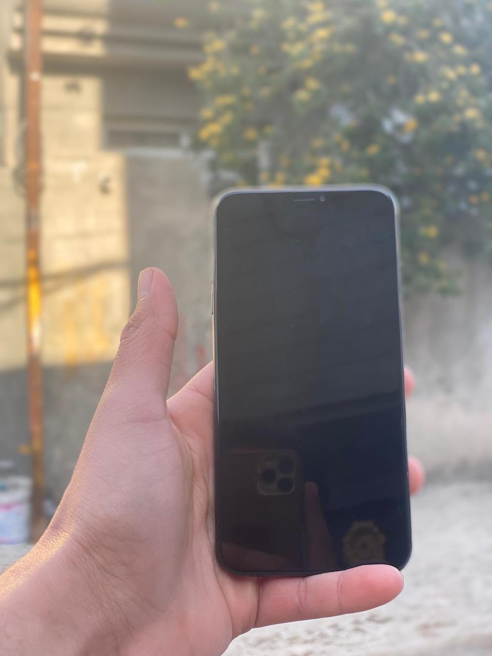 الجهاز نضيف كلش فقط هاذ الكسر الي بل ضهر ذاكره ٢٥٦

مبدل بطاريه من ابل اصليه وفيس ايدي فقط بل تحديث وكفت الجهاز حلو وخير من الله السعر ١٩٠وبي مجال مكاني بابل مجسر الثوره ***********
