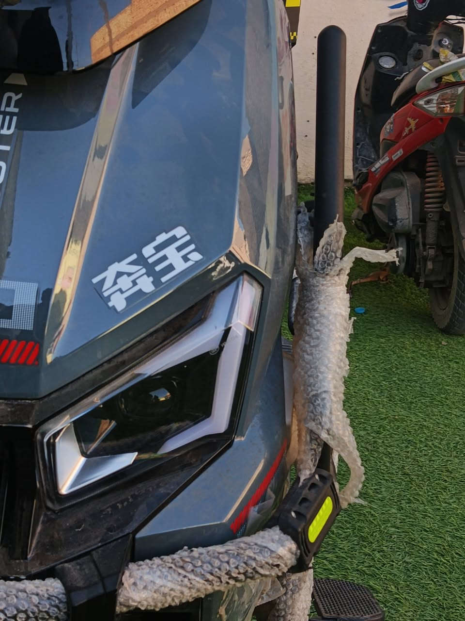 سلام عليكم دراجة شحن صاعقة👀ملف 2500🔥 6بطاريات😍 درع 🛡 شاشه ايباد نضام ABS TCS مانع تزحلق تمشيك الدراجه 75 كيلو السرعه 75 حقيقي  دراجه نضيفه اخذتها بشهر الاول يوم 18 مكفوله عام تواصل ماسنجر او واتساب ***********
