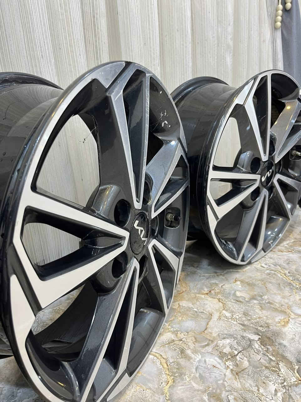ويل كب فورتي حجم 16
مال سياره موديل 2024 
كامل مع الحساسات 
نضيف 100/90 
السعر 350 وبيه مجال بسيط لشراي 
للاتصال ***********
