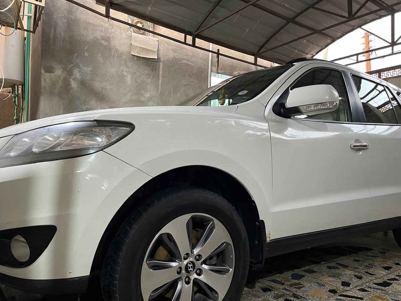 ⸻

🚗 للبيع – هونداي سنتافي 2012 / 7 راكب
📍 البصرة – الزبير
 • وارد خليجي
 • 7 راكب (عائلية)
 • محرك 2400 سي سي – 4 سلندر – دوش
 • العداد 168 ألف كم
 • الحالة جيدة
 • الاستخدام نظيف
بارد شبر وتكحيل فقط 
مبدل مكينه 

 • السعر: 150 ورقة (قابل للتفاوض البسيط)
0772 847 1235:📞
 للتواصل واتساب
