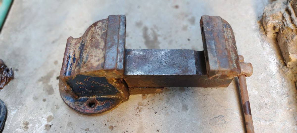 منكنة للبيع
قياس 7 انج اصلية مال المؤسسة 

السعر 180 الف وبيها مجال 

للأستفسار ***********
