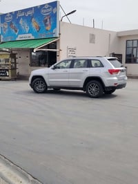 اخوان جيب لاريدو موديل 2012 لمتدد واحد  ع واحد (فول) ايضآ كلين سياره ب...