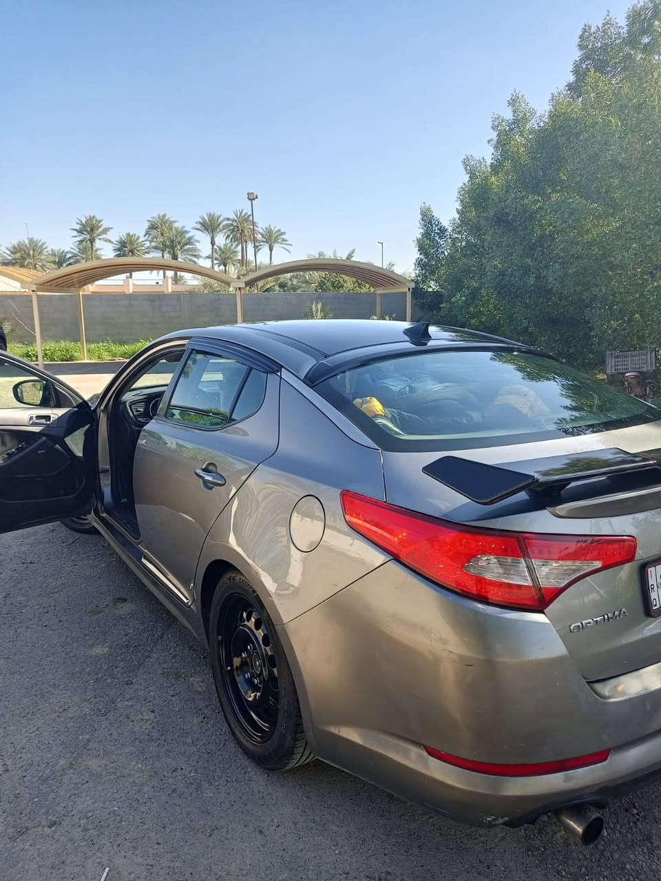 للمراوس     بمارسدس كون نظيفه
اوبتيما موديل 2012 رقم بغداد بسمي 
وارد امريكي محرك 2000تيربو.  
السيارة فول مواصفات vip
بيها مكانات صبغ بدون دواخل ابيع حزام. 
السيارة متعوب عليها و نظيفه مال جناي. 
تخم تاير جديد صدر جديد باتري جديد ادامة منظومة بانزين و كلشي جديد. 
اخوان يرحم والديكم لحد يكسر بالسعر والي ماعنده يدلل 
مكان السياره بغداد الكرخ
سعر 98$ 
***********
