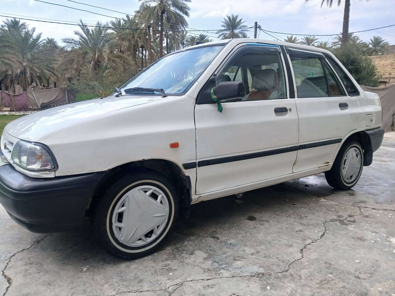 سايبة  2012رقم بغداد سيارة جديدة مابيه كل نقص مكينه جديدة وكير فول تبريد ثلج مكان السياره كربلاء الحسينية *********** السعر 40
