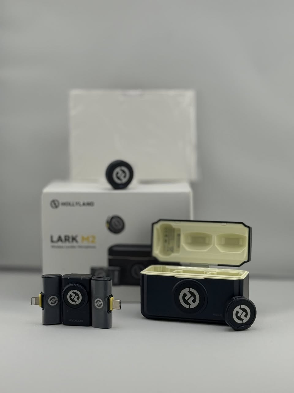 السلام عليكم 
شباب متوفر مايكات هولي لاند جميع الانواع اوبن بوكس واسعار حلوه كل القطع جديدة فقط اوبن بوكس !
التايب سي متوفر بسعر 85 الف 
اللايتنك متوفر بسعر 85 الف 
الكومبو متوفر بسعر 105 الف 
ومتوفر ايضاً اللارك c1 و m1 
متوفر معدات تصوير وكاميرات 
كلها باسعار اقل من السوق 
للتواصل واتساب : ***********
