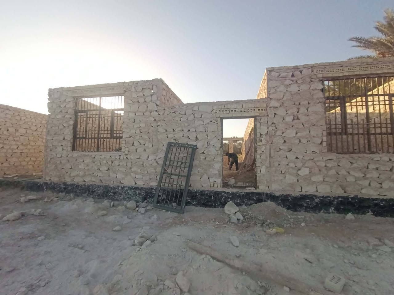 السلام عليكم ورحمة الله... 
بناء حجر كرسته وعمل. شرط درجه اولى باسعار تنافسيه ومناسبه. ايضا عمل السياجات والرصف. اضافه الى بناء البيوت وتجهيز المواد. علما ان العمل داخل النجف الاشرف وباقي المحافظات. ***********
