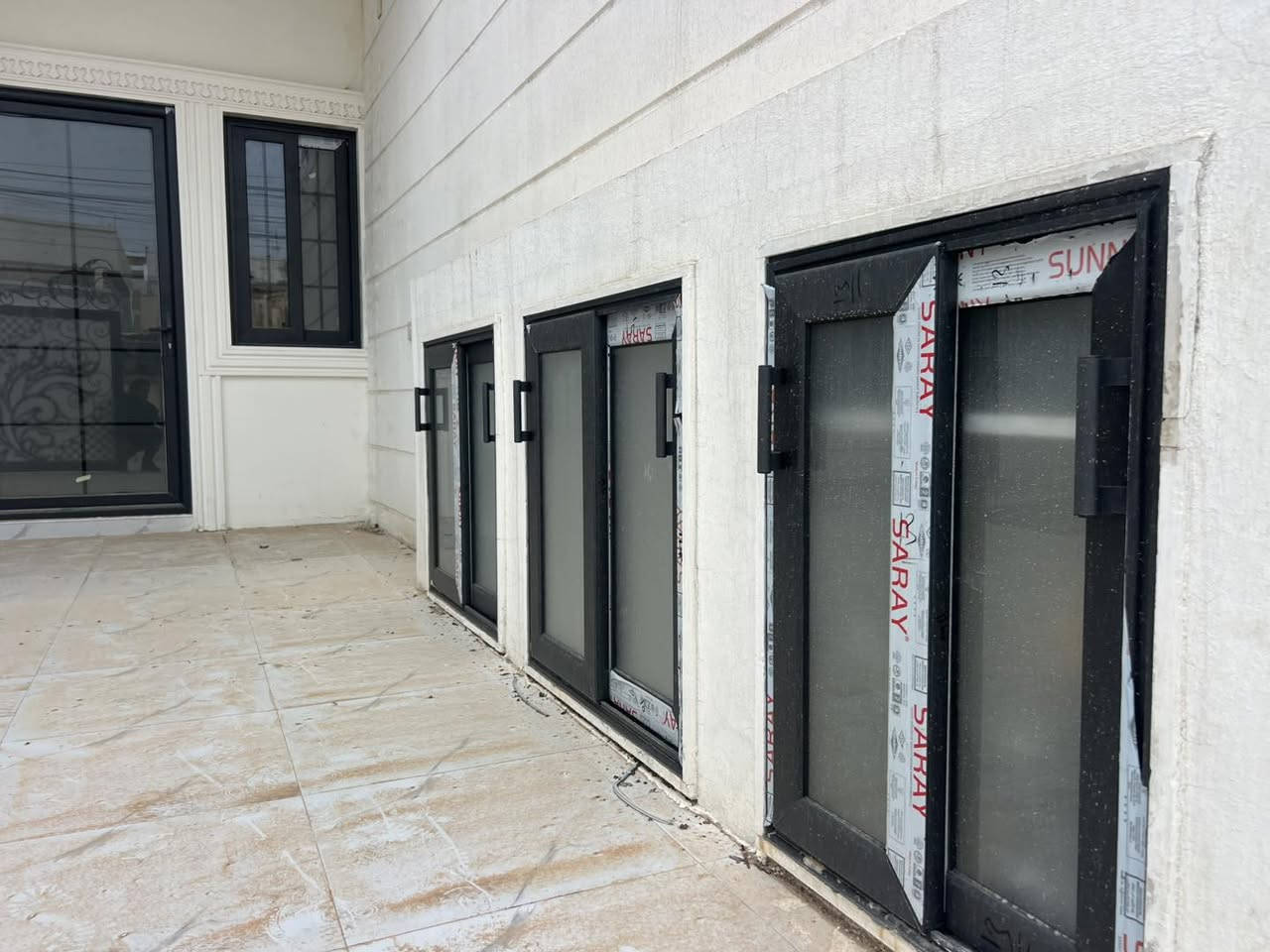 مشتملات  صفر للبيع  مجاورتان  طابقين  درج خارجي 

المساحة لكل مشتمل :  160 م 

الواجهة لكل مشتمل ؛  6.50 م

الموقع  :  واسطي خلف دائرة المعوقين 

جنس العقار  :   طابو صرف 

تفاصيل المشتملات  لكل  واحد ⬇️

طابق الارضي ⬅️ كراج تواليت خارجي مطبخ هول استقبال صحيات وغرفة عدد 2 
طابق الاول   ⬅️ مطبخ استقبال صحيات  غرف عدد 2 وسطح كبير 

السعر  *️⃣  يرجى مراسلة الصفحة او الاتصال على ارقام المكتب 

*********** 📞
***********📞
