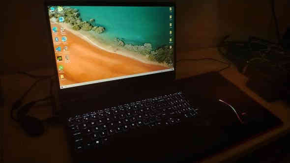 Victus Gaming Laptop 15-fb2082wm (A14MNUA)
لابتوب الالعاب GAMING HP VICTUS

Ryzen 5 8645 HS المعالج 

RTX 4050 6GB الكارت 

RAM 16 DDR5 5600 MHZ الرام 

حجم الشاشه 15.6 144hz ips

M.2 512 الهارد 

Mouse GALAX GAMING RGB ماوس

Keyboard Led كيبورد مضيء

مع ماوس كيمنك  +  ماوس باد

شاحنته الاصلية 200W HP

تفعيل الويندوز أصلي

يحتوي على لعبه GOD OF WAR RAGNAROK
 
ببجي موبايل (محاكي 120 FPS )

برامج البرمجه مفعله Coding 

كامل تعاريف ونظام وبرامج وملفات خاصه بلألعاب
Direct x 12

ما بيه اي خلل او زلغ غير التاش باد مالته واكفه
الابتوب مستعمل 4 أشهر فقط
تواصل *********** البصرة
