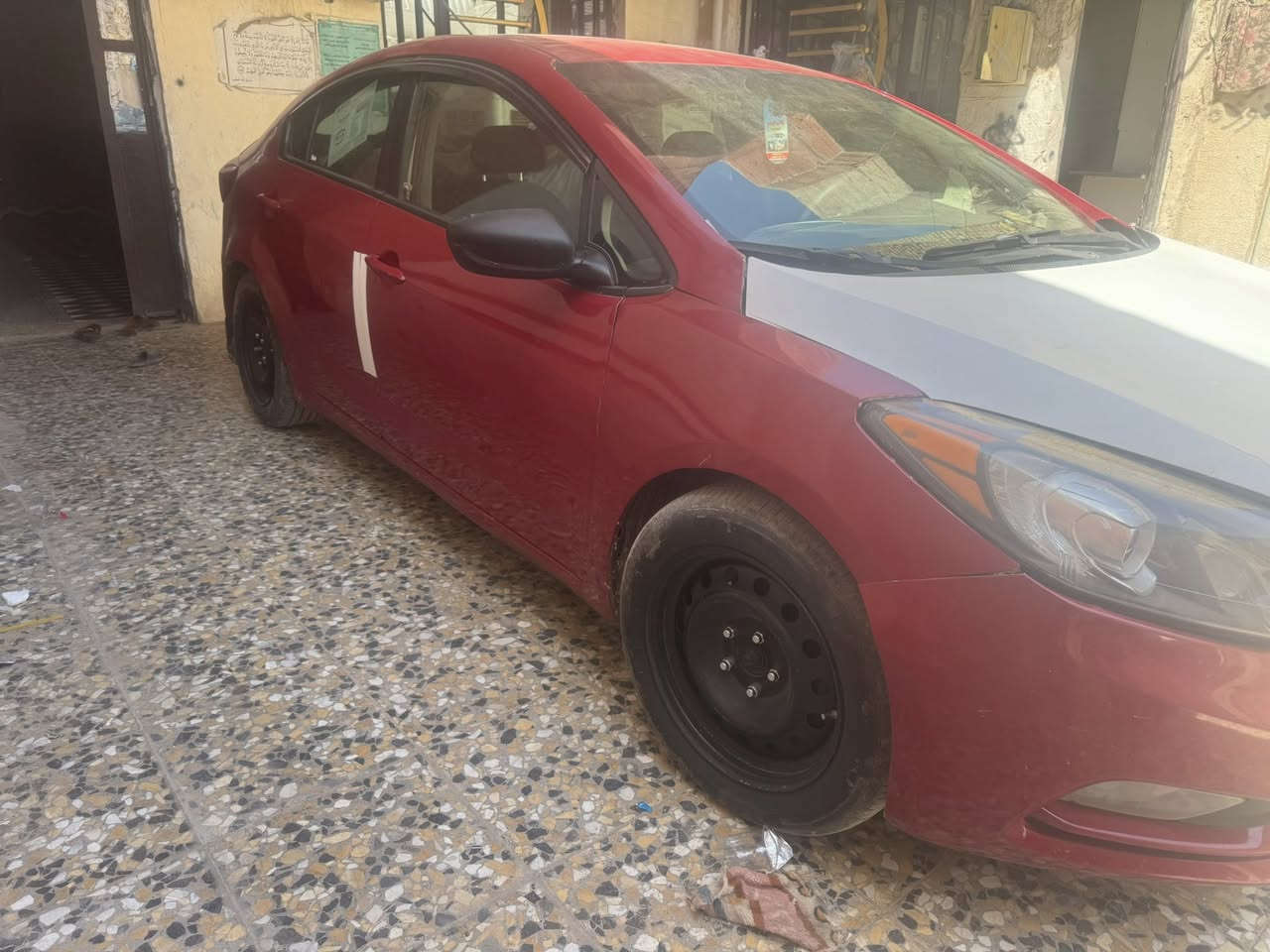 السلام عليكم فورتي موديل 2016
مكينه 2000 دوش كير تبريد منظومه غاز 
رقم أنكليزي بغداد تحويل مباشر باسمي السياره 
مرتبه السونر موجود بل صور. تحتاج بعض التلحيضات 
بيع مستعجل  90 ورقه وبيها مجال بسيط مكاني بغداد الشعب 
***********
