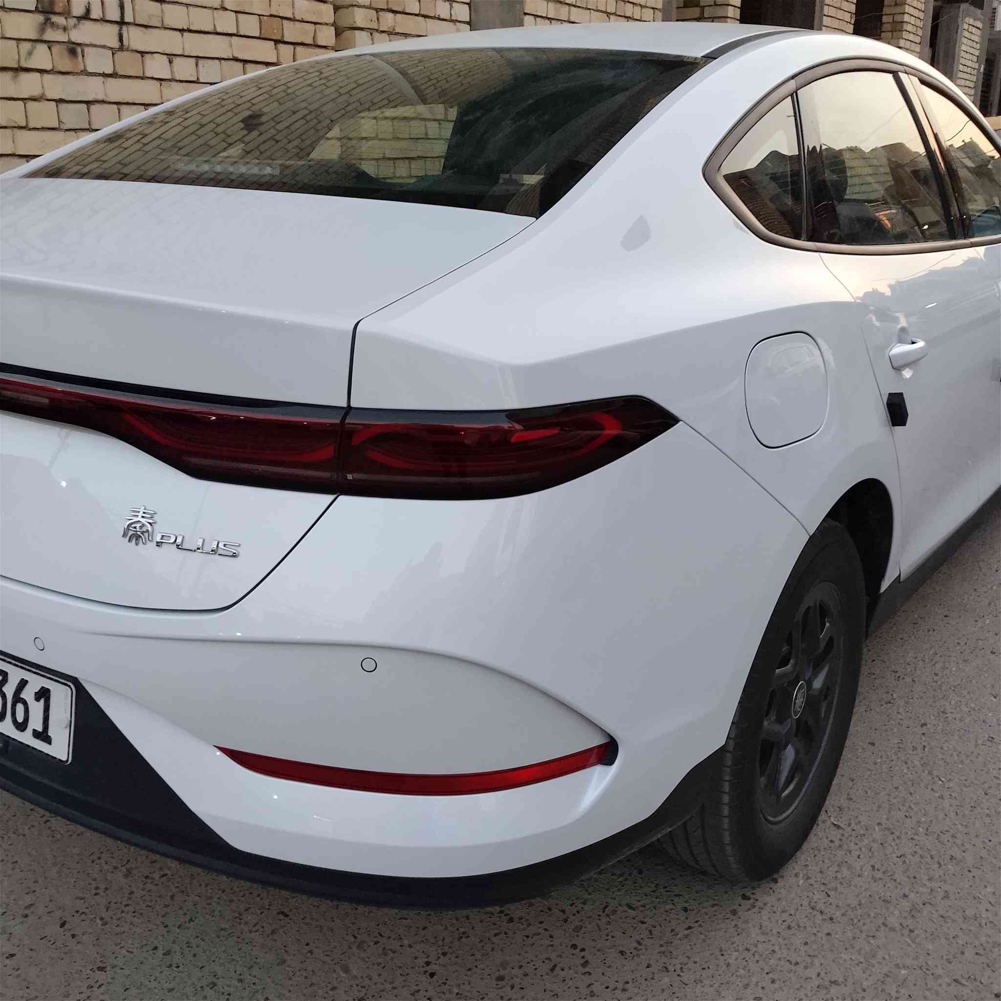 سلام عليكم BYD جن بلاص معروفه مواصفاته
 للبيع او مراوس 
كفاله عامه ماشيه 5الاف 
للاستفسار ***********
