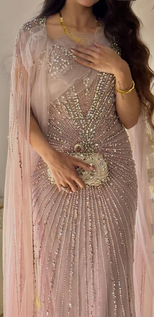 مرحبا حبيباتي
فستاني للبيع اخذته من be different 
سعر الشراء 835
سعر البيع 350
 الي تريده تراسلني واتس ***********
