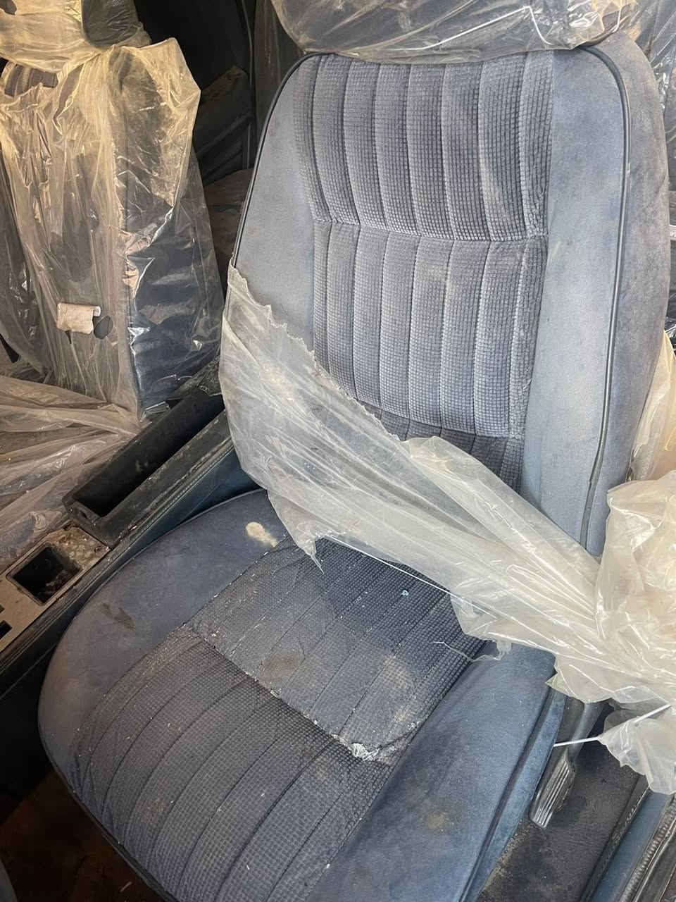 السلام عليكم للبيع 4 كشنات جدد سلبرتي سعر 250 وبيهن مجال
‏‭0773 593 1731‬
