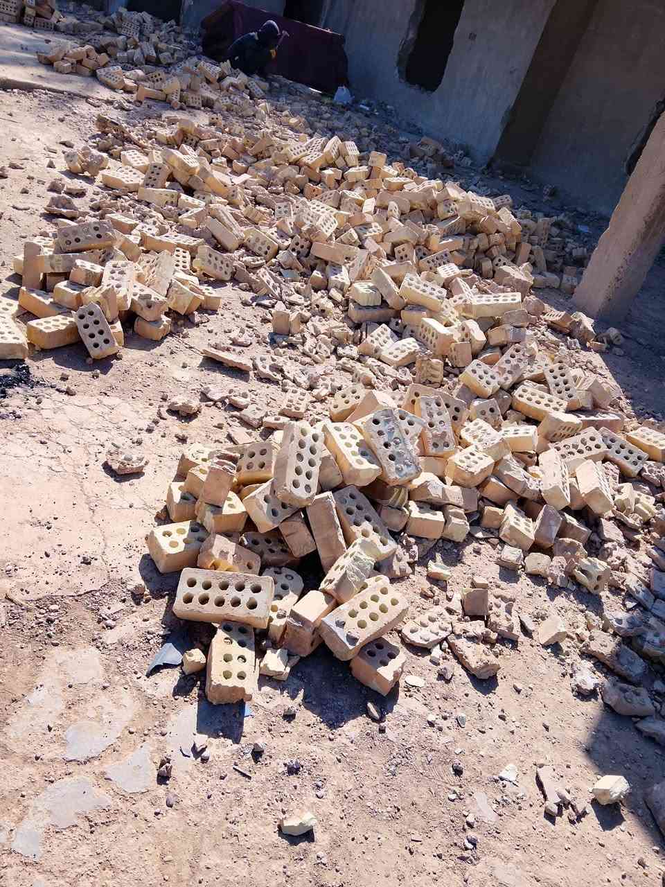 يوجد باب سلايت مع محجل مال درج وباب مال مدخل انضاف حيل جدا مال تفليش ويوجد طابوق جمهوري للبيع التواصل على الرقم مكلف بالنشر
***********
