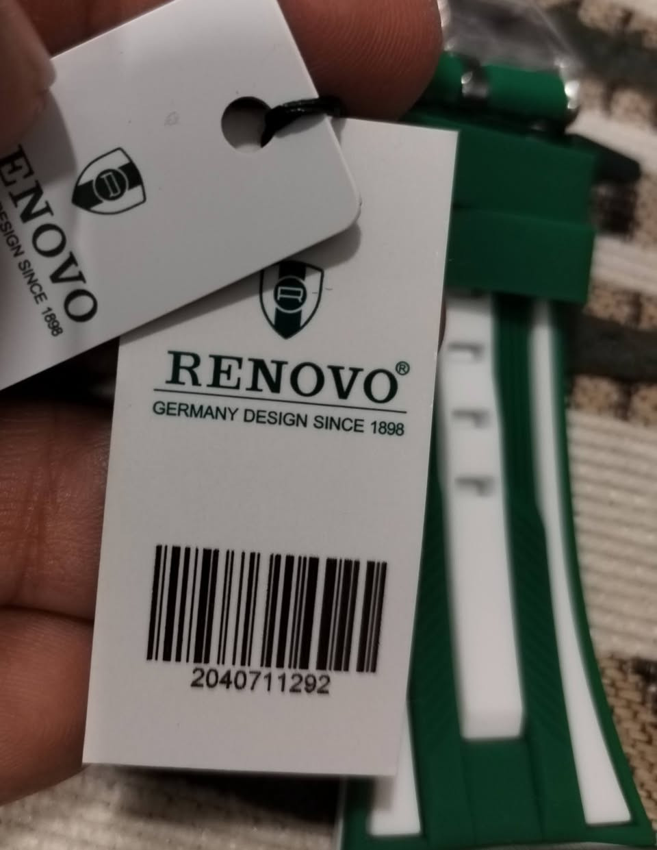 ساعة رجالية ماركة رينفو الألمانية 
بالة اوربي نظافة 💯 
زجاج زفير ضد الخدوش 
سير جيلاتين ربر اللون أخضر وأبيض 
تقويم تاريخ يومي 
سنتر ثواني شغال ارقام لاتينية
كوارتيز مينا ديناميكية الحركة 
قفل سلستيل طلاء ثابت 
قطعة تحفة مال هدايا ثمينة 
للحجز على خاص 
أو مراسلة واتساب ***********
توصيل لكل محافظات العراق
