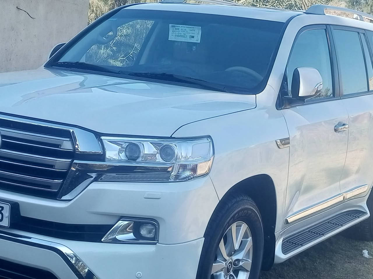 سلام عليكم لاندكروز 2016السونار موجود بل صور كفاله عامه فول مواصفات الاستفسار  على رقم *********** المشي 91الف
