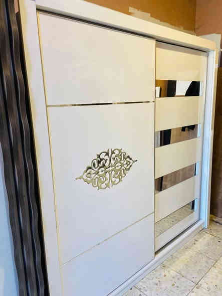 غرفه نوم خمس قطع اي عيب مابي سعرها ٣٧٥ الف ويا شد ونقل جاهز متوفر عدنا انواع غرف *********** واتساب مكاني حي البكر
