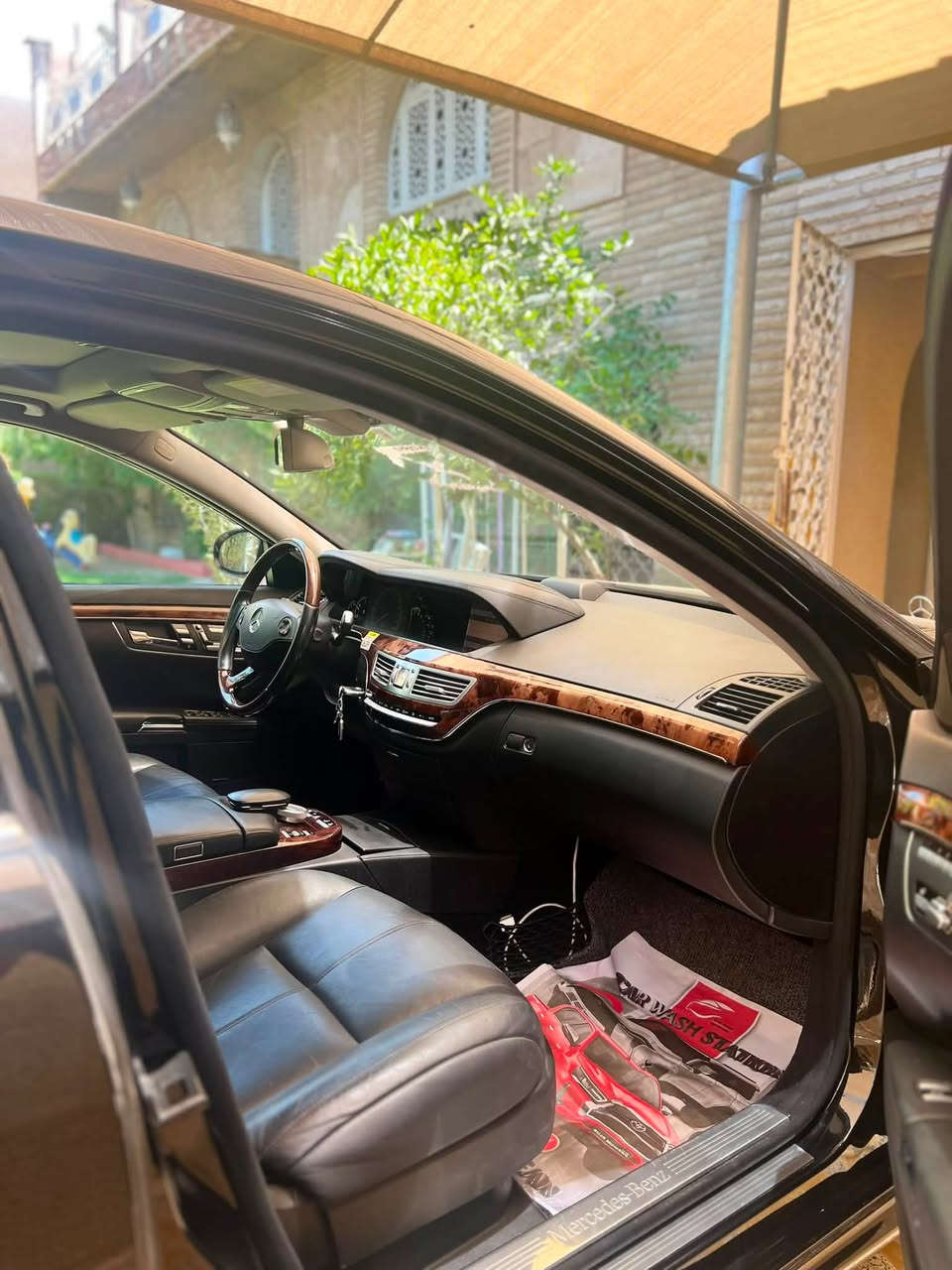 السلام عليكم للبيع
مارسيدس S500موديل 2006محدث من اليابان 2013

خمس ابواب شفط وخمس بردات والسيارة مكفولة من الصبغ وماشية 85000كم حقيقي ومسجلة جديدة قرار 102قبل 3أيام رقم بغداد مكان السيارة بغداد شارع فلسطين 

فول مواصفات وجديدة جدا طقم تاير قبل شهر جديد

رجاء السيارة مخزنه وجديدة من ثلاث سنوات وسعرها مو بسعر المشي العالي والمصبوغ والتعبان مع الشكر 

للاستفسار ***********ابواحمد
