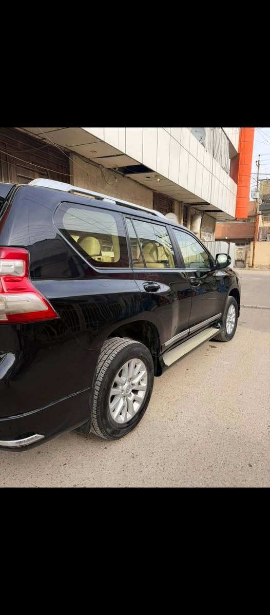 من رخصت الادمن برادو VXموديل17 كويتي فول مواصفات 1على1 اعله فئه موصفات بصمه وفتحه جلد كشنات اماميه كهرباء كشن حار بارد سبعه راكب كهرباء 6سلند السياره بيهه طخه بل قبق الصندوك وجاملغ الخلفي بيهه ملاحضات السعر 30 لف ترهم مراوس عالي ناصي ميهم ***********
