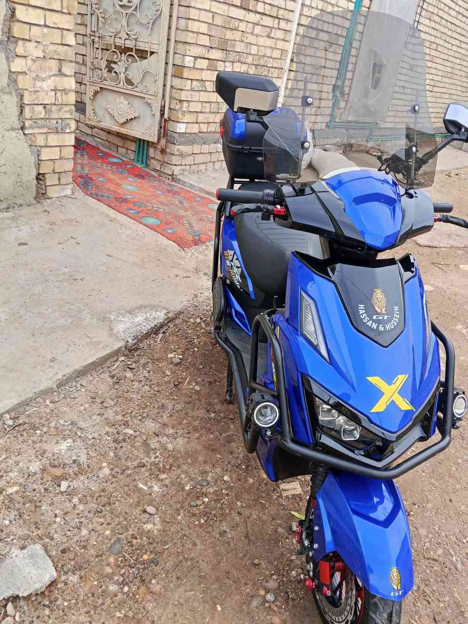 سلام عليكم دراجه شحن نوع سكنس جديده لون ازرق لايت زنون سرعتها 80حقيقي نظام Rكلشي شغال ست بطاريات  بيها مابيها نقص جنطه خلفيه وجامه اماميه مرايات بصمتين وسويجن وكرتين تشغيل عن بعد السعر 900 وبيها مجال اخذها وين متريد تفحص افحص مكاني بغداد ***********
