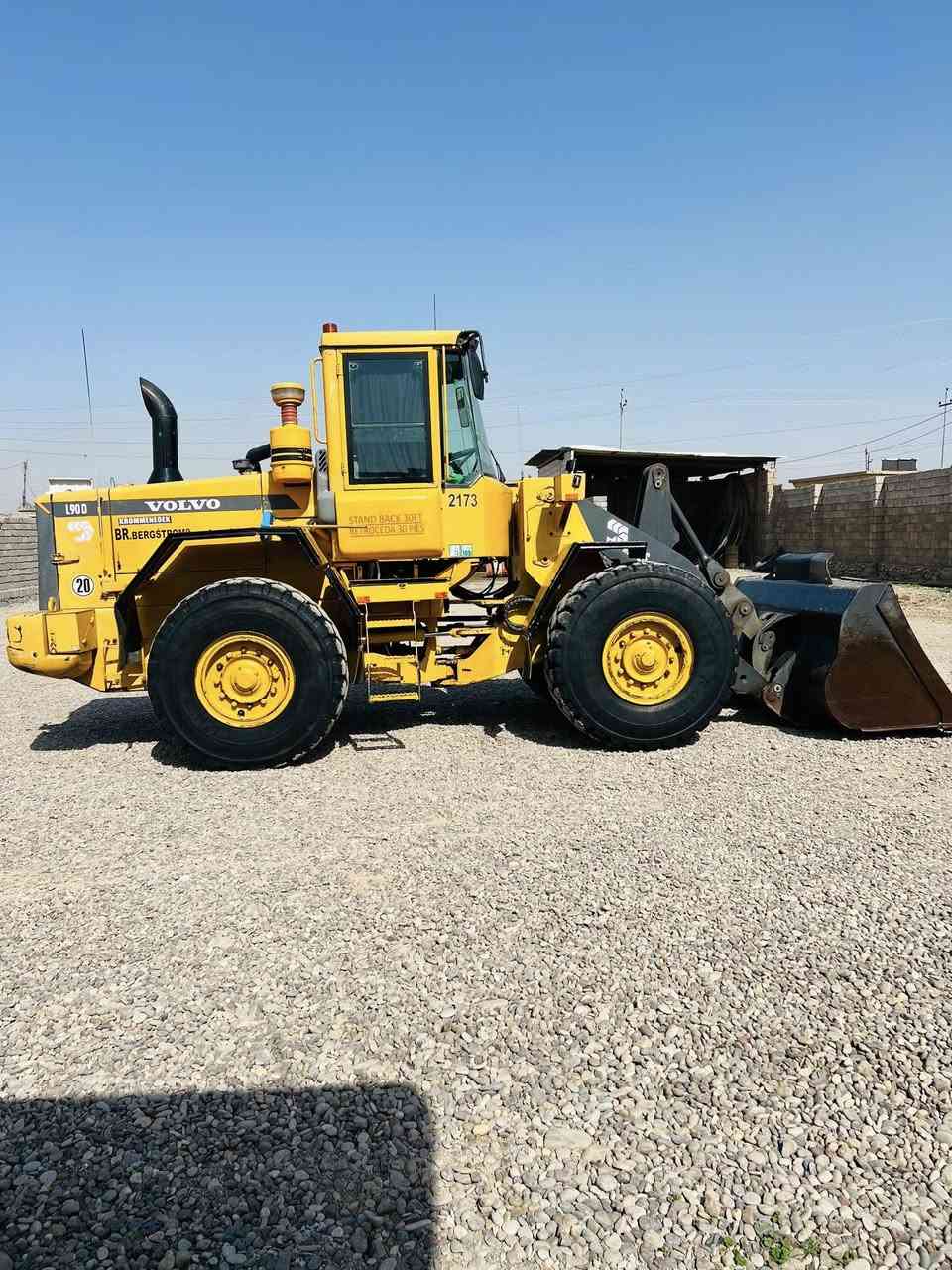 أسلام عليكم فالفو L90D نضيف رقم سنويه 
كل جديد شرط تحويل حصه كاز بيه محرك بيه تبخير بس ماينقص بم نوزلات 
معمرات جديد شرط كير اكسل كلو جديد 
تبريد شرط ثلج ❄️تدفئا شقاله. تخم سنون جديد 
سعر ***********
