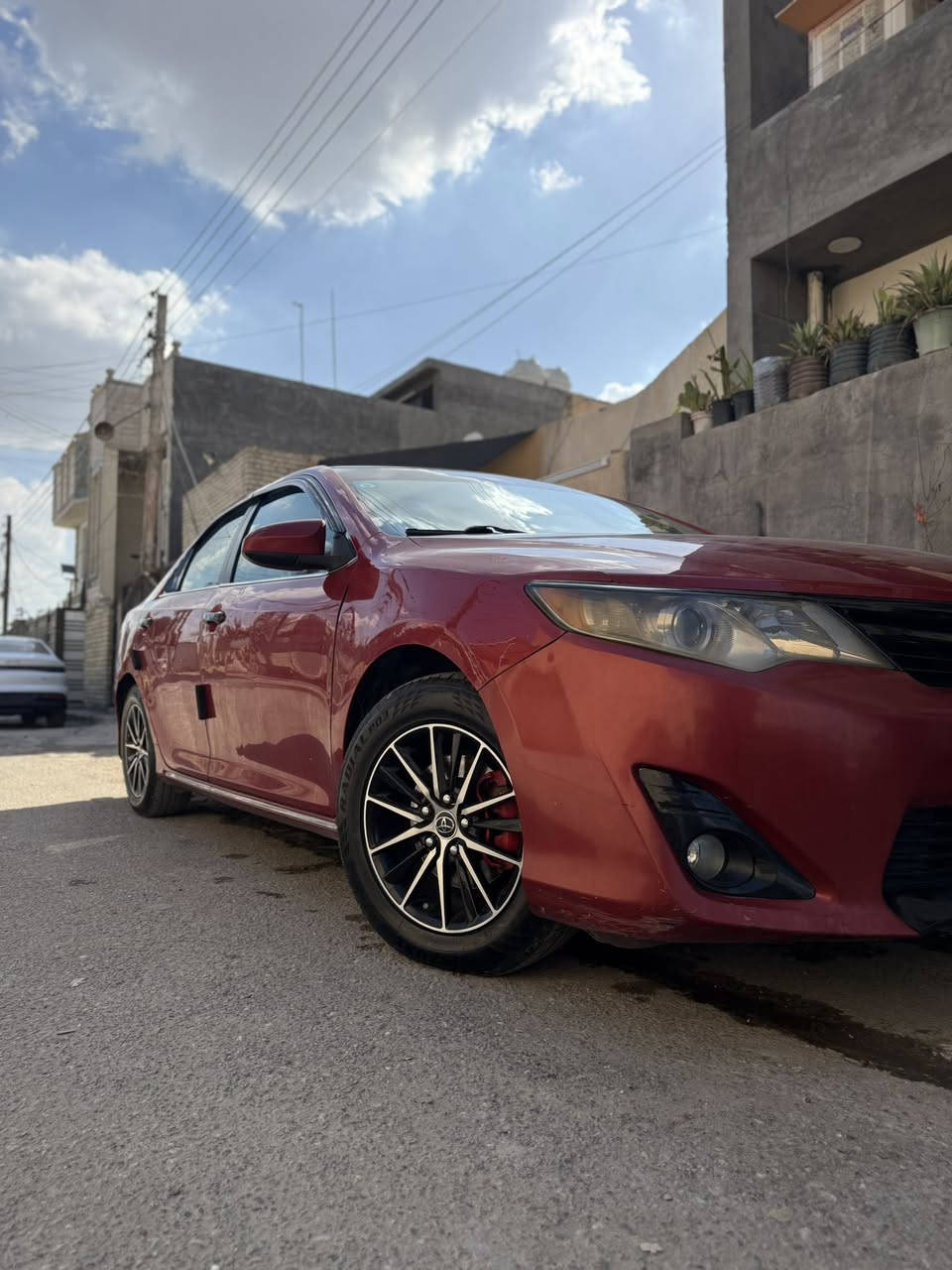 كامري موديل 2012 LE محسن فتحه
وارد امريكي حادثها قطعتين جمالغ خلفي باب خلفيه او البيبان اليمن بارد  ماشيه 106 الف مايل لون احمر غير محدد سنويه جديده بأسمي سياره مناقصها برغي سياره جاهزه للاخير ***********
السيارهب123 وبيها مجال بسيط
