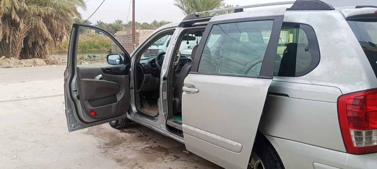 هونداي انتروج ٢٠٠٧   
كامل مواصفات ١/١  بيبان كشنات كهربائي محرك ٣٣٠٠ تبريد ٣ قطع تايرات وسط حداديه جاهزه امامي وخلفي سنويه ٢٠٢٧ السعر ١٣٢ وبيهامجال للشراي  تراي من زاخو للفاو  باسمي  مداور ثاني يوم
وارد أمريكي ضربته باب السايق والباب السلايت جهة السايق  باقي المعلومات الاتصال على الرقم ***********
