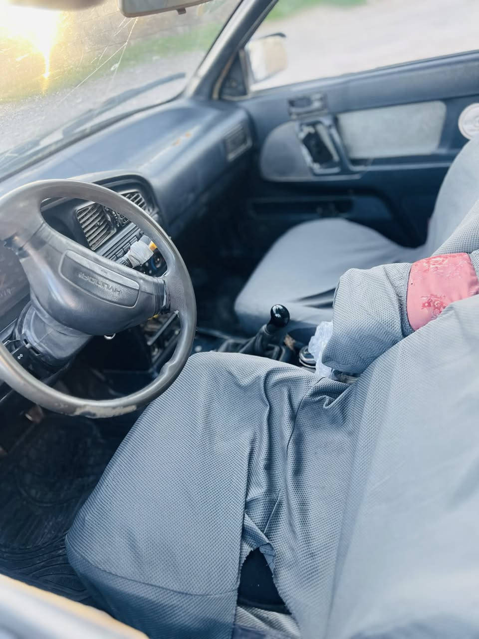 سلام عليكم  للبيع سياره انتره شرط لا صرف ولا نفخ محرك گصه تواير جدد مراوس ترهم السعر 15 رقم الهاتف ***********
