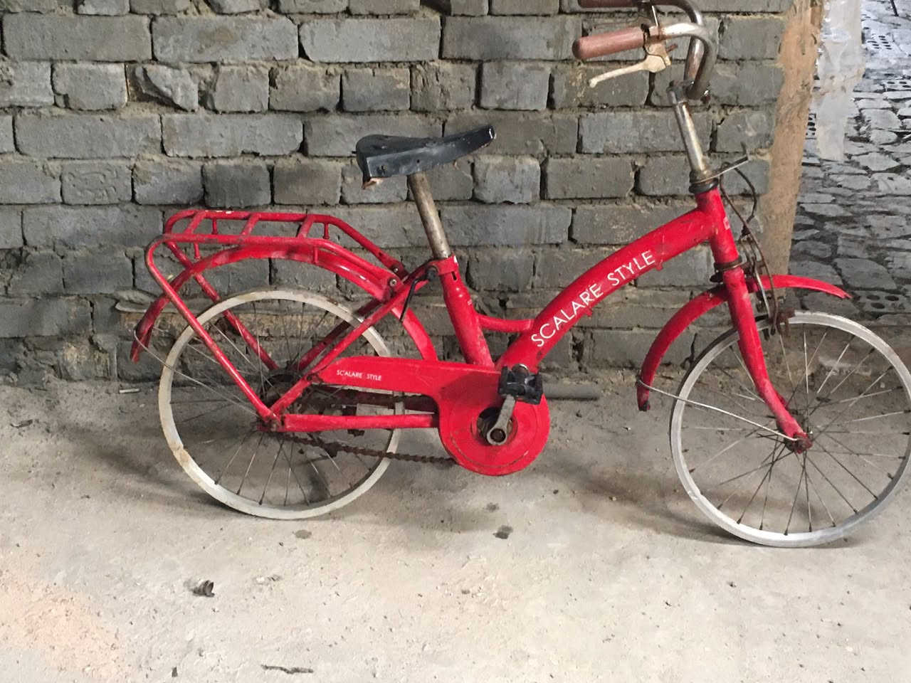 سلام عليكم اخوان بيسكل للبيع بيسكل نضيف نقصه جوابه وتايرات المكان الحولي المعارض السعر 40وبيه مجال الستفسار التصال على هاذا الرقم(***********)
