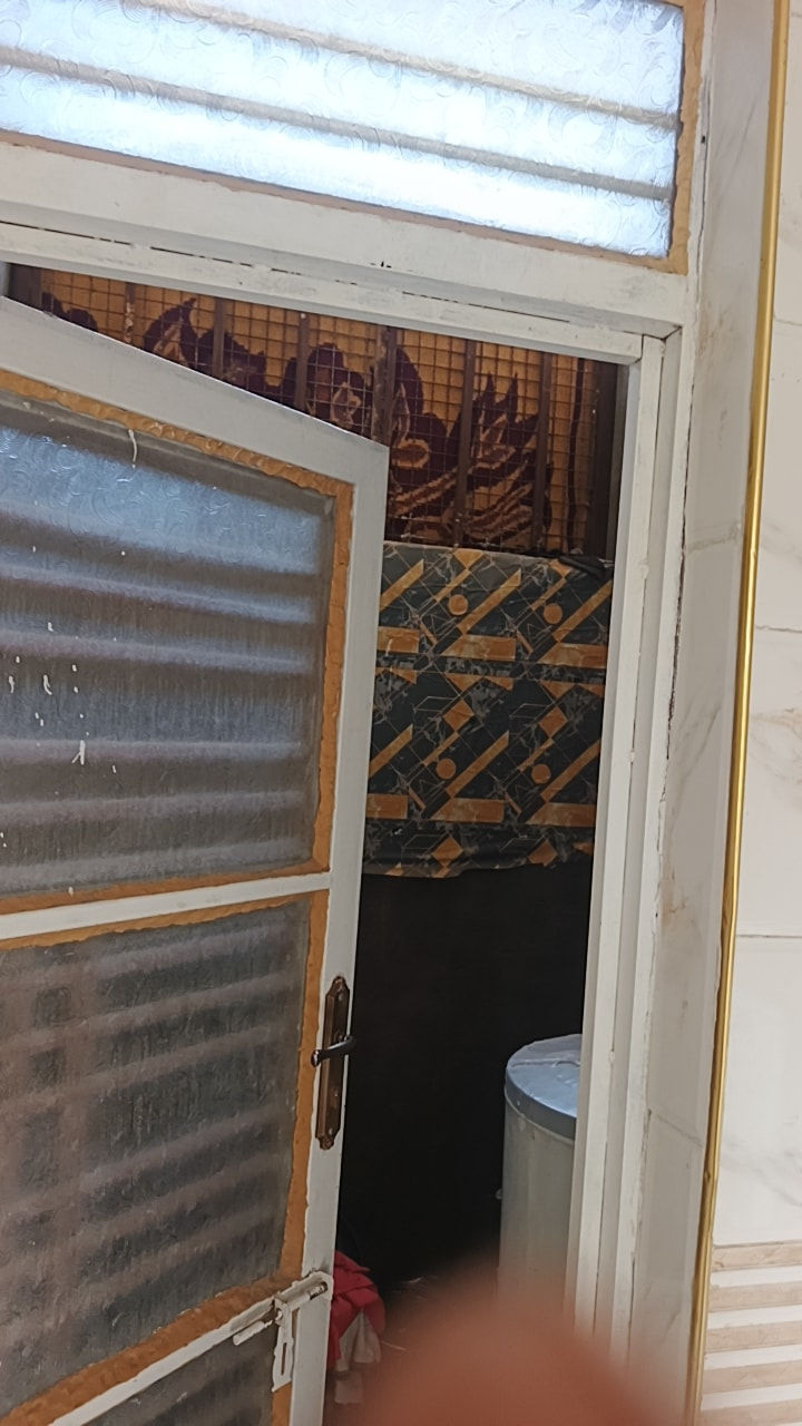 دار للبيع مساحه ١٠٠عكاده غرفه ومطبخ مفتوح ع الصاله واستقبال حولي الخصيمه مجمع حجي هندي منطقه مخدومه قريب ع السادين السعر ع الخاص ***********
