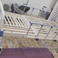 للبيع للبيع سرير طبي 5 حركات  العنوان بغداد  واتساب فقط 07863112146