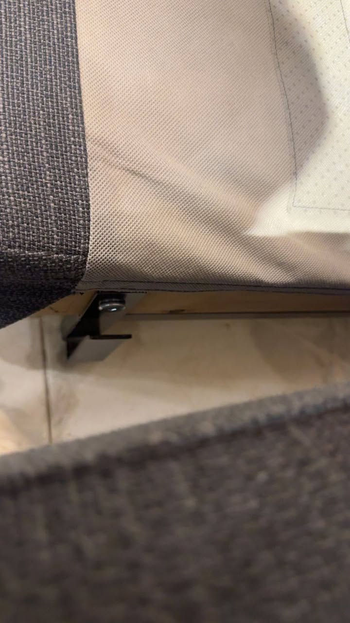 طقم كنب راقي جداً 🛋️🤍
من home centre خشب سويد 🪵 فخم و ثقيل جداً ، اسفنج دانلوب ،ارضيات zig zag الظهر بوليستر طبي بالكامل " ، قماش جيكار فاخر و شاموا مخمل استخدام بسيط جداً بحال الوكاله . (( بسعر مغري جداً )) الله يبارك لصاحب النصيب ✨🤍
 .


**إذا كنت صاحب هذا الإعلان وتريد حذفه لأي سبب، رجاءا أرسل رسالة إلى الدعم الفني**