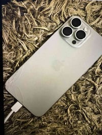 وبركاته iPhone 15 pro max  2sim  Battery 87 بدون غراض  ظهر مفطور موضح ...