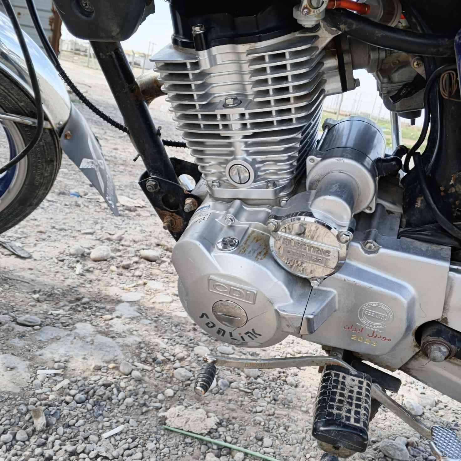 السلام عليكم ماطور سيفان 23 ماحرك مامفتوح السعر 500وبيه مجال المكان ناعمه ***********
