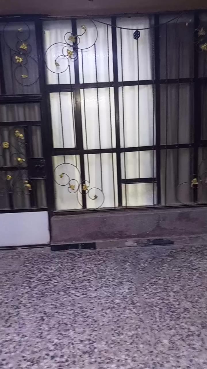 دار للبيع ١٤٠ متر طابقين خلف شارع ١٥
للتواصل ***********
